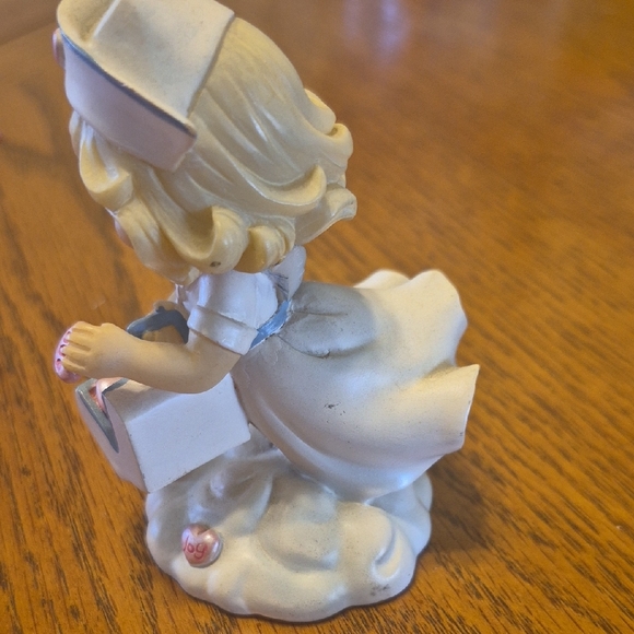 Precious Moments Angels of Mercy "Sending Love from Above" figurine 2004 - Picture 4 of 10